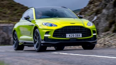 Aston Martin DBX707